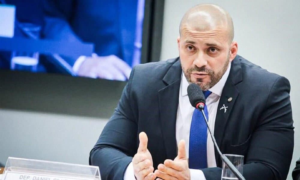 Apoiadores de Daniel Silveira fazem vaquinha para pagar multa do parlamentar