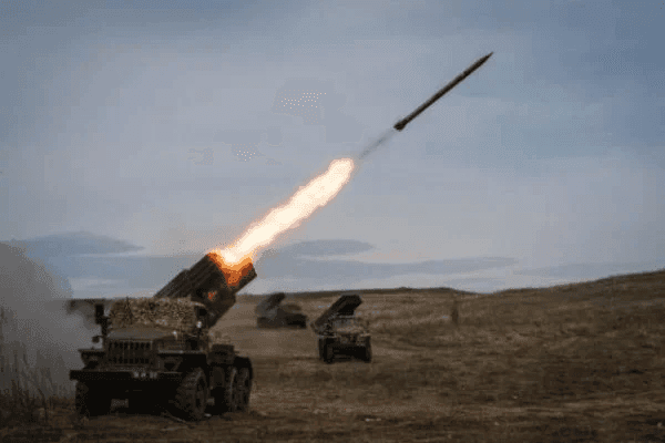 Rússia quadruplica ataques à Ucrânia e diz que entrou em “nova fase da guerra”