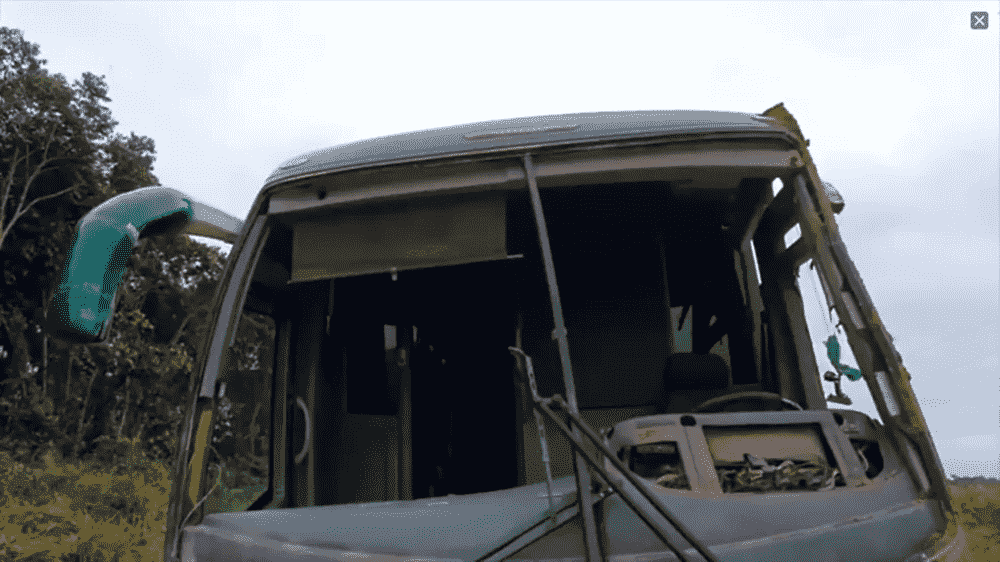 Ônibus tomba na BR-230 e deixa seis passageiros feridos