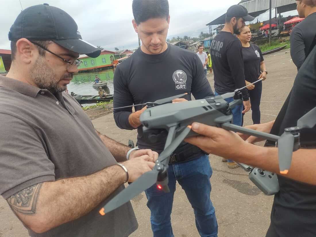 Bombeiros mobilizam grupamento de drones em buscas por corpo de paraquedista
