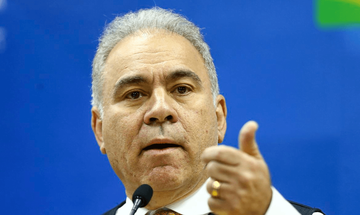 Queiroga anuncia: “CoronaVac deve ser usada só para crianças e adolescentes”