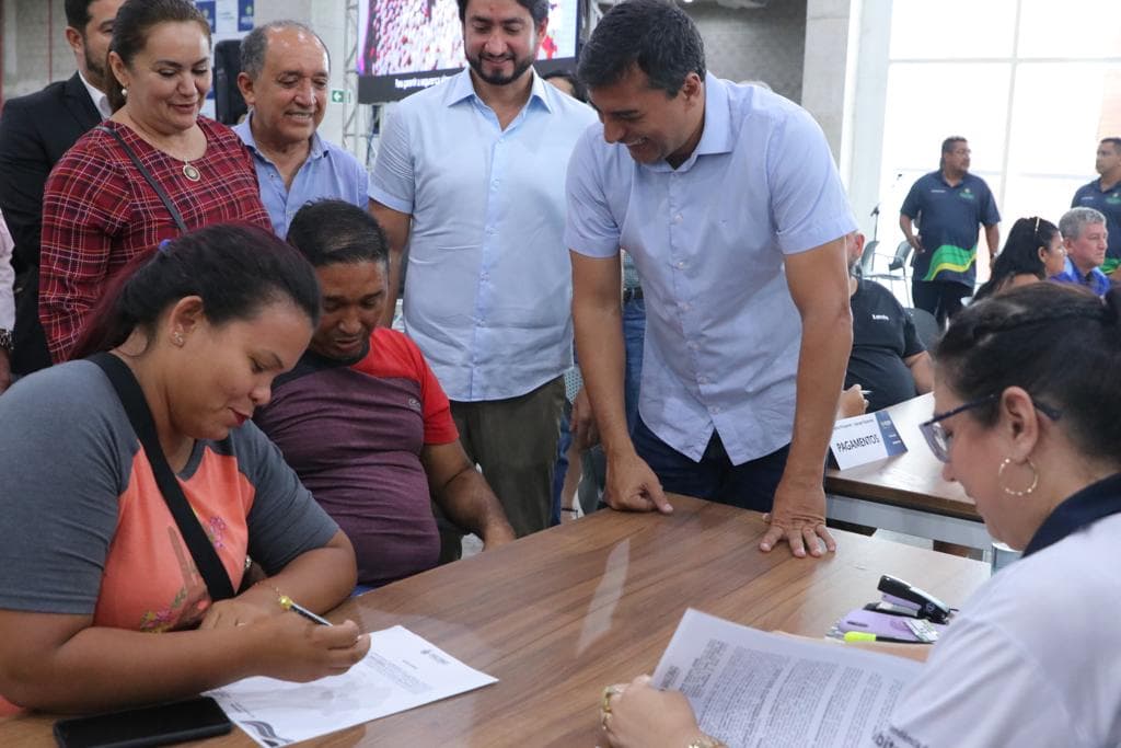 Famílias retiradas do Igarapé do Quarenta recebem último lote de indenizações