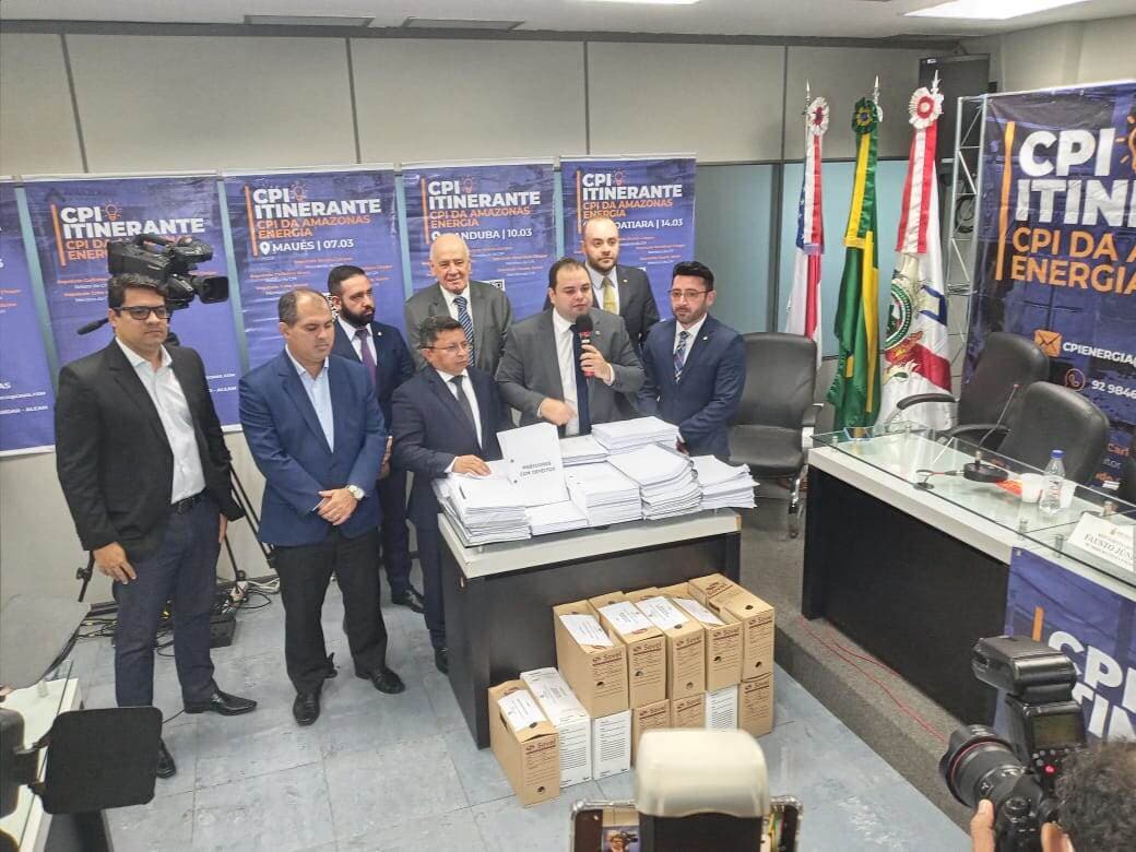 Sinésio entrega relatórios com apurações da CPI da Amazonas Energia