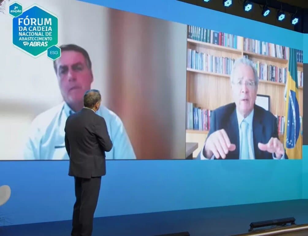 Guedes exige que governadores “botem a mão no bolso” para compensar isenção de ICMS