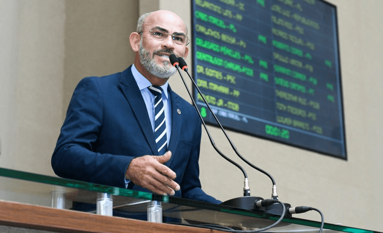 Entre leis e críticas, Cabo Maciel busca consolidar presença política