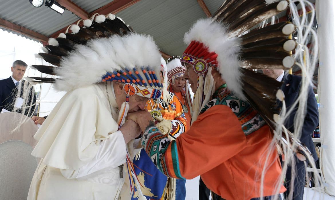 Papa pede desculpas no Canadá por “mal deplorável” causado por escolas
