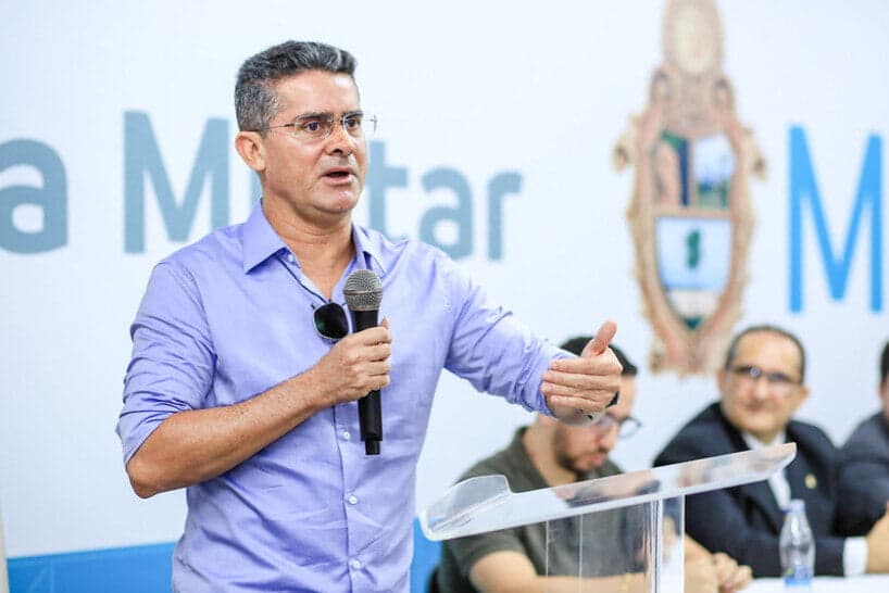 Vídeo: David Almeida pede desculpas por “abordagem excessiva” de fiscal do Implurb contra ambulante