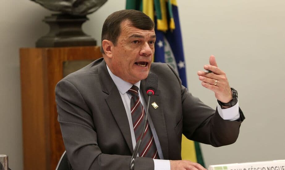 Ministro da Defesa apresenta proposta de “votação paralela” nas eleições de outubro