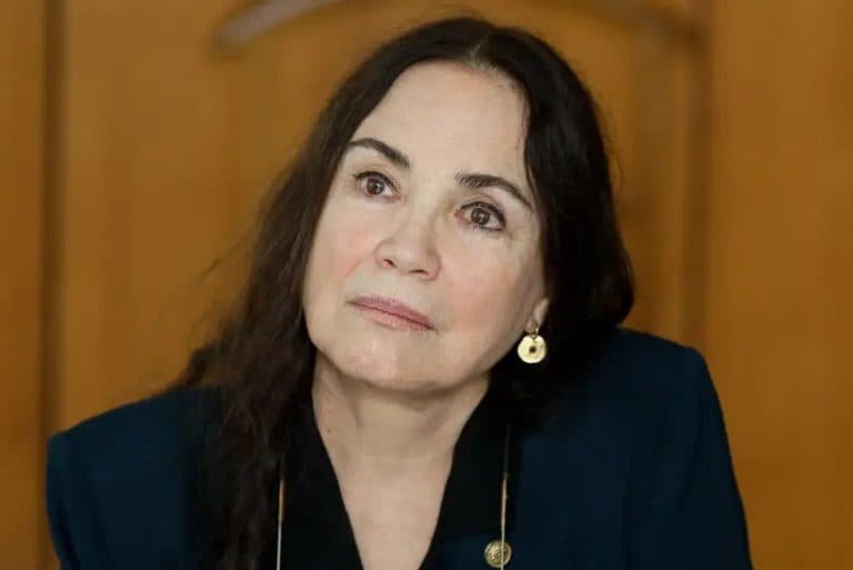 Apoiadora de Bolsonaro, Regina Duarte segue Lula nas redes sociais