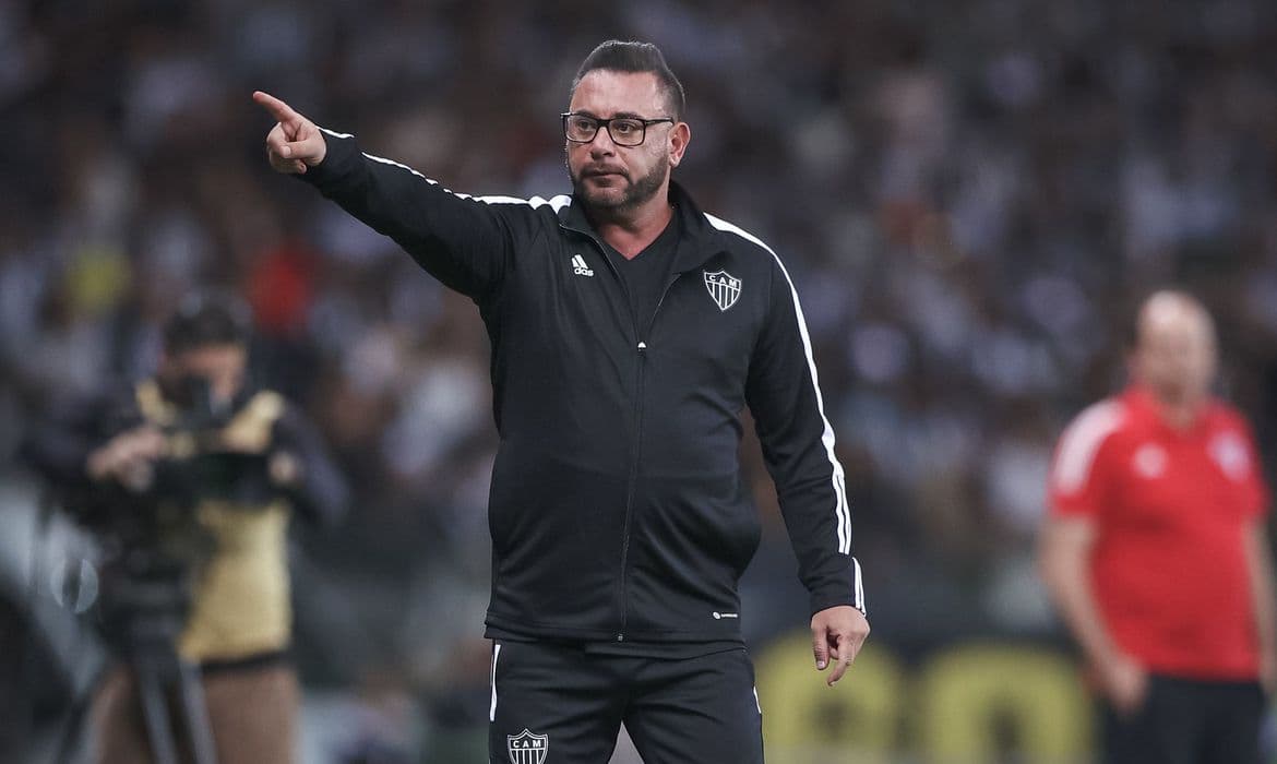 Treinador “El Turco” Mohammed é demitido do Atlético Mineiro
