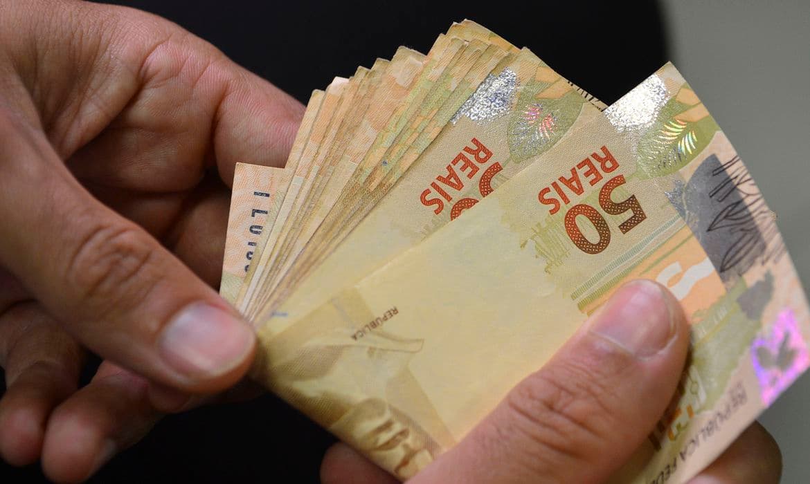 Senado analisa projetos de lei que corrigem a tabela do imposto