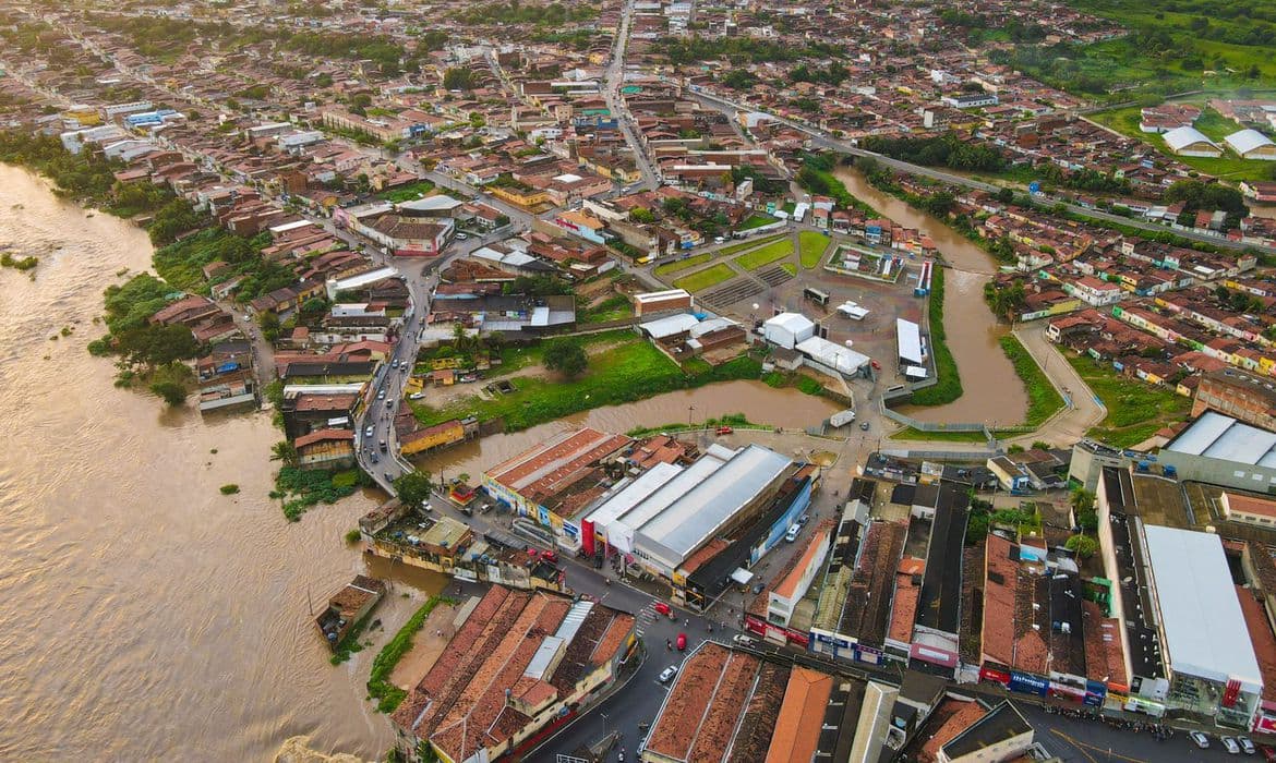 Chuvas deixam mais de 56 mil pessoas desabrigadas em Alagoas