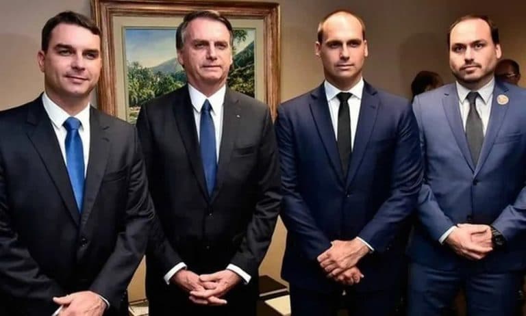Moraes autoriza visitas permanentes de filhos de Bolsonaro à PF