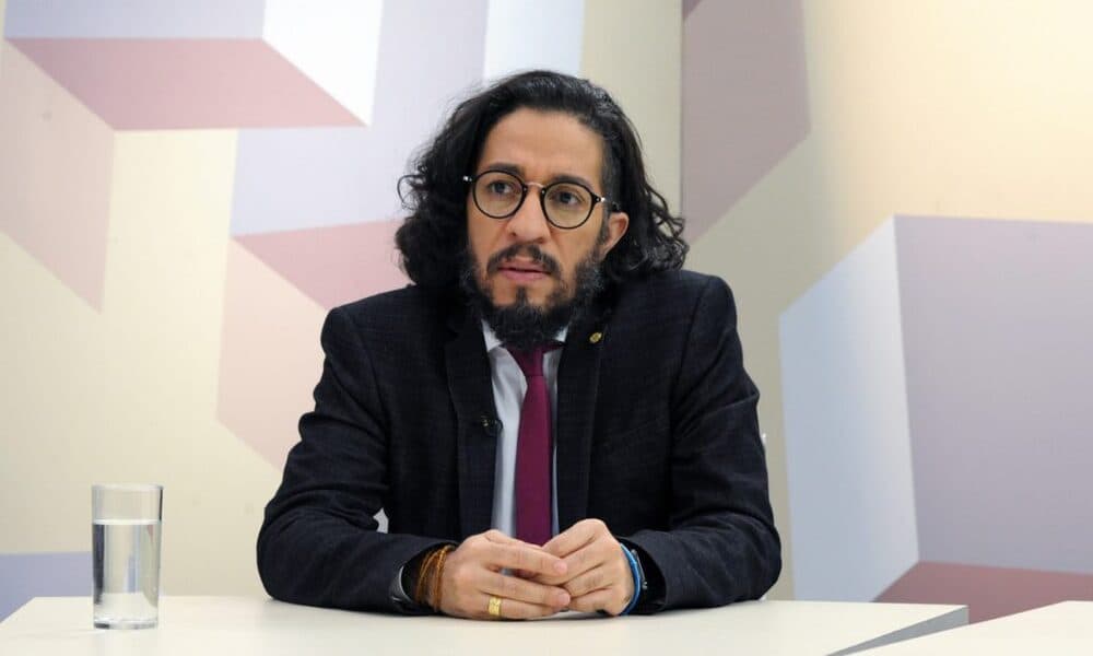 Jean Wyllys ganha ação judicial contra filhos de Bolsonaro