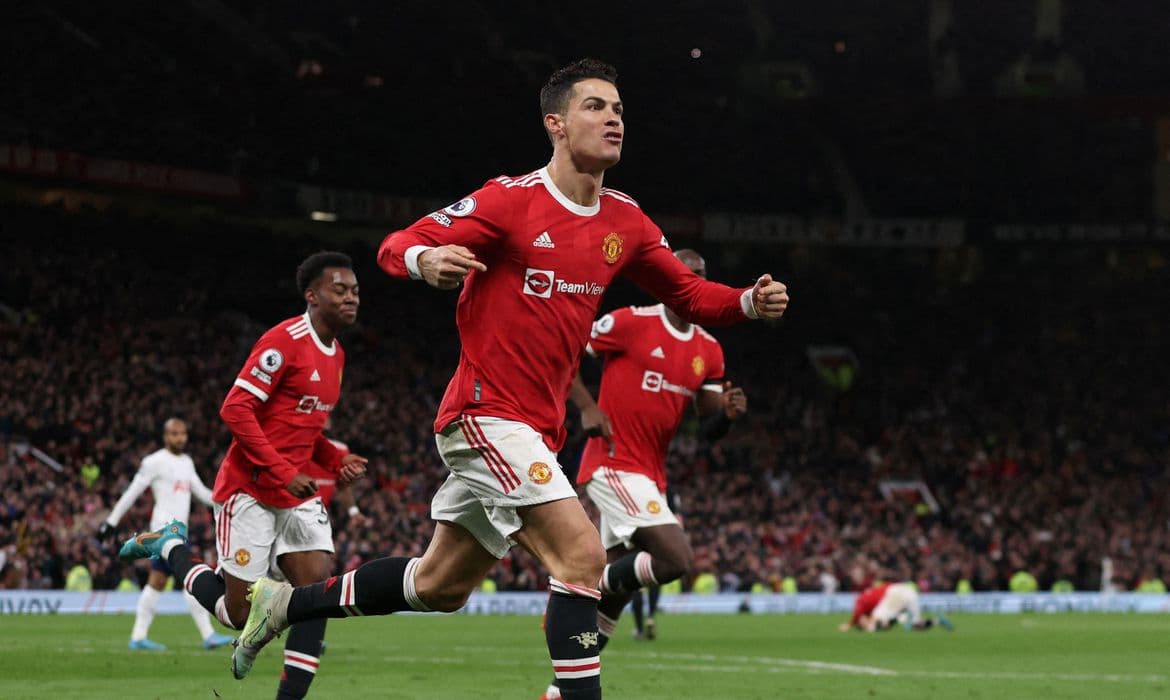 CR7 diz que falará em breve sobre futuro no United