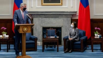 Governador americano visita Taiwan em momento de tensões com a China