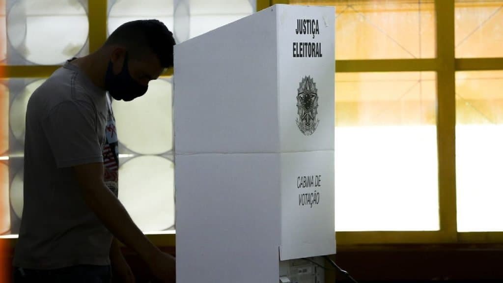 Eleitor passa mal e morre durante votação em Manaus