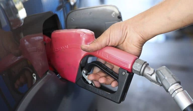 Petrobras reduz em R$ 0,14 preço da gasolina para distribuidoras