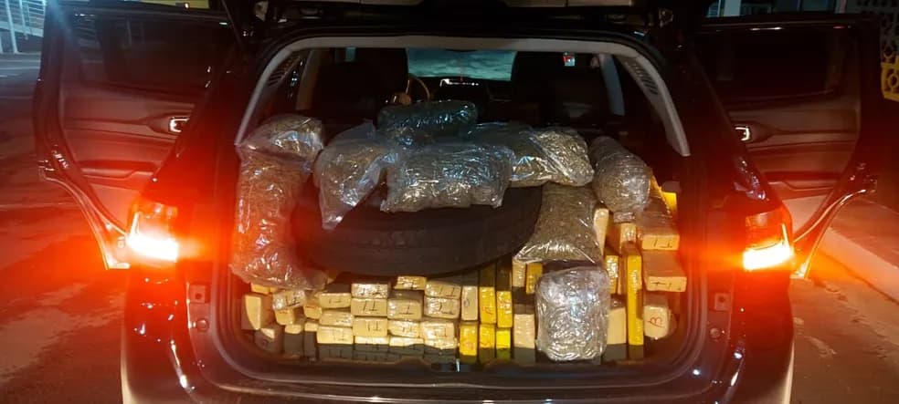 Dupla é presa com mais de meia tonelada de maconha