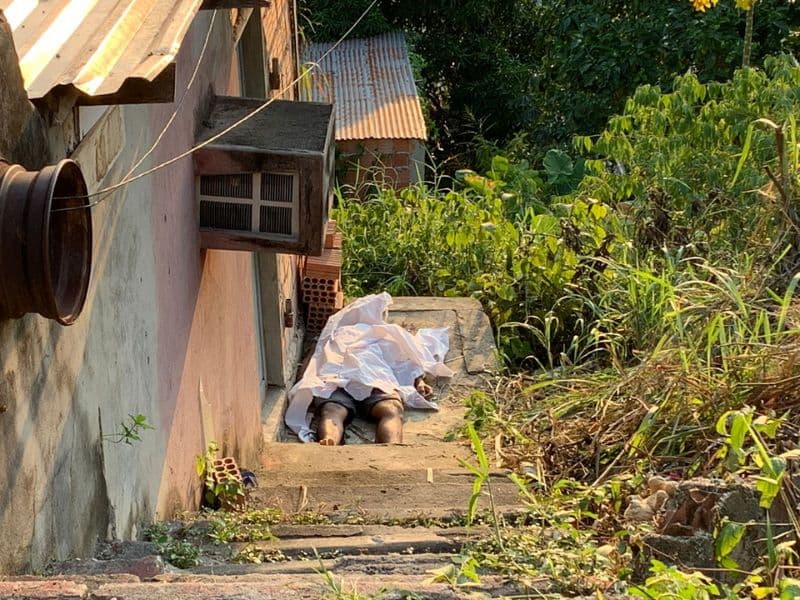 Homem é assassinado em frente da família em Manaus