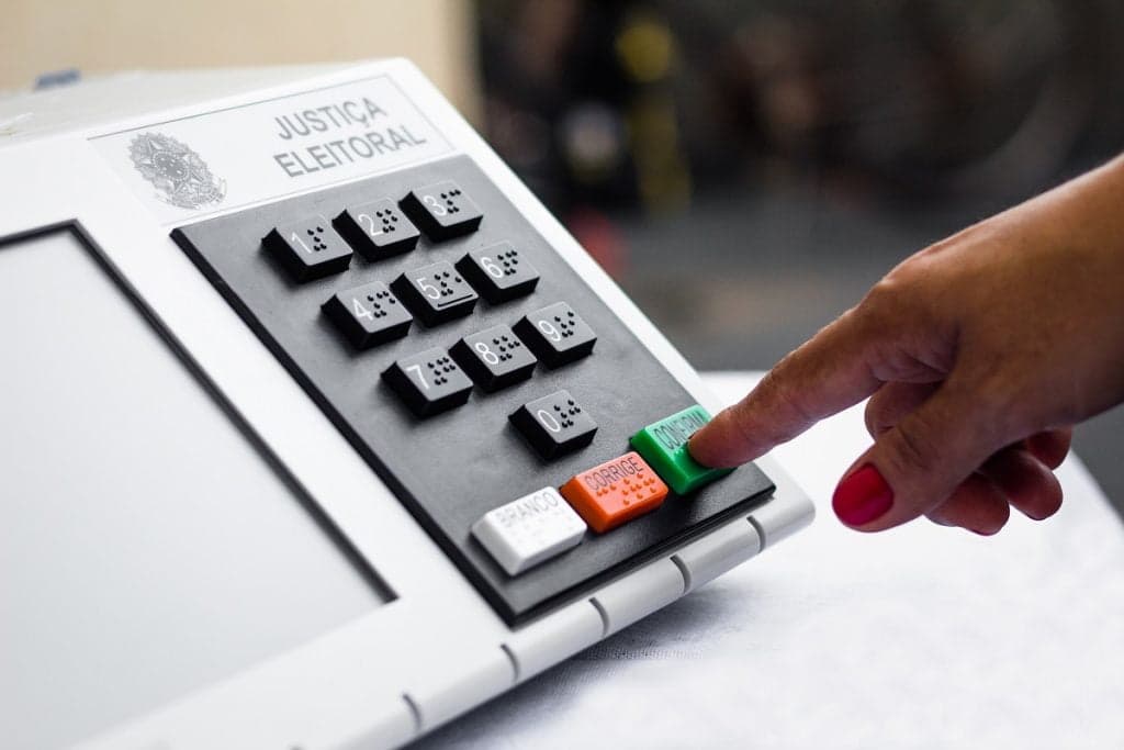 Abstenção no 2º turno fica perto do total de eleitores ausentes na pandemia da Covid-19