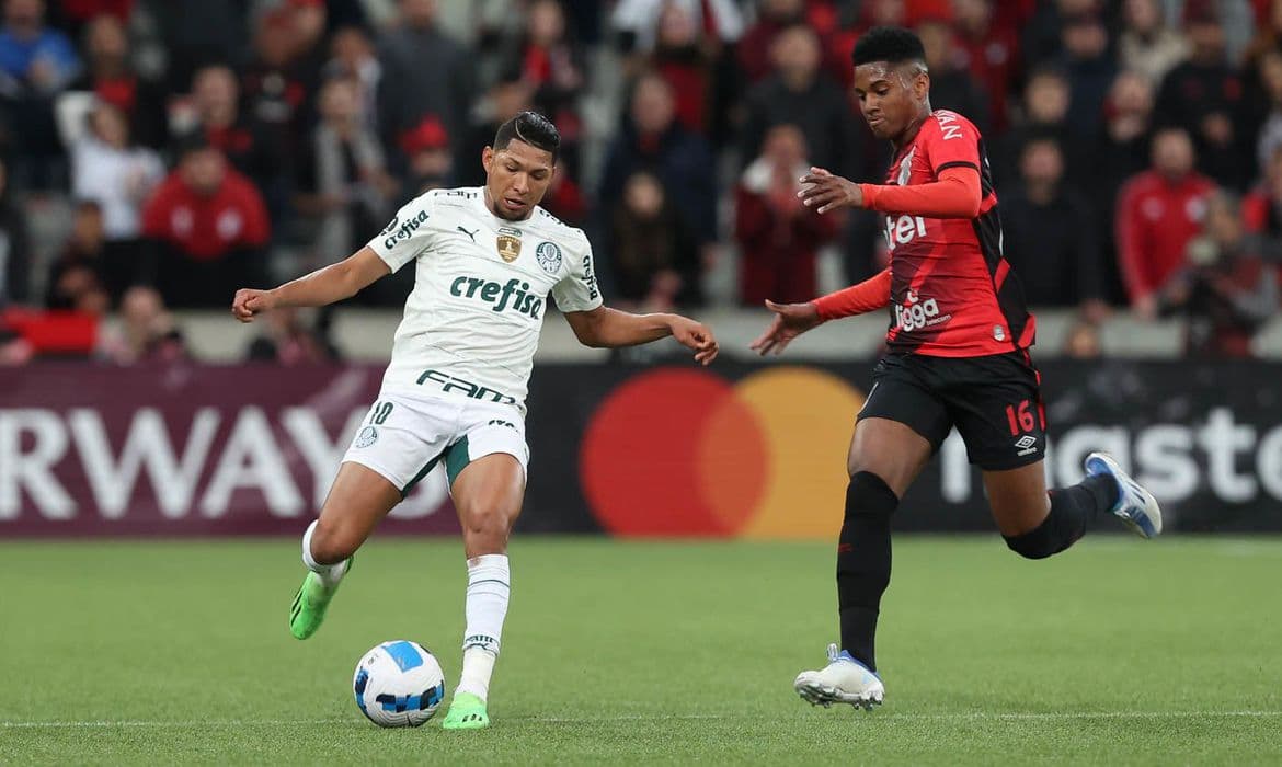 Palmeiras e Athlético-PR decidem primeira vaga na final da Libertadores