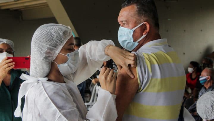 Imunossuprimidos podem receber a 5ª dose da vacina contra a Covid-19 em Manaus