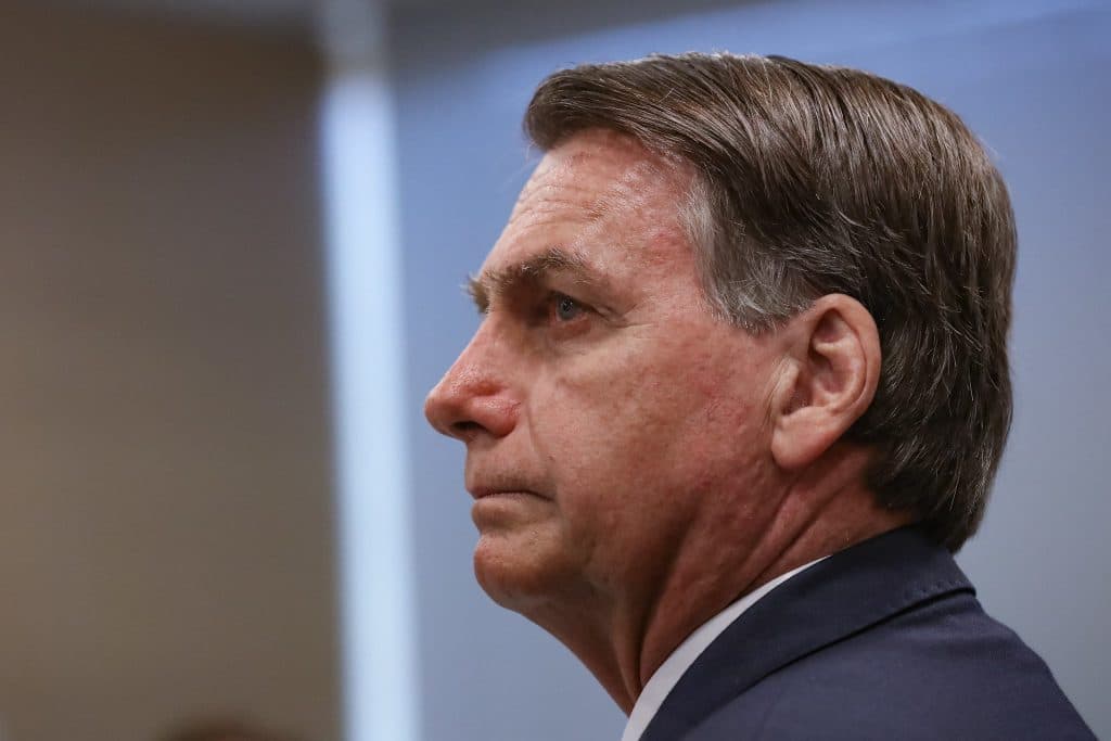 Veja a espingarda de Bolsonaro com as cores do Brasil apreendida no RS