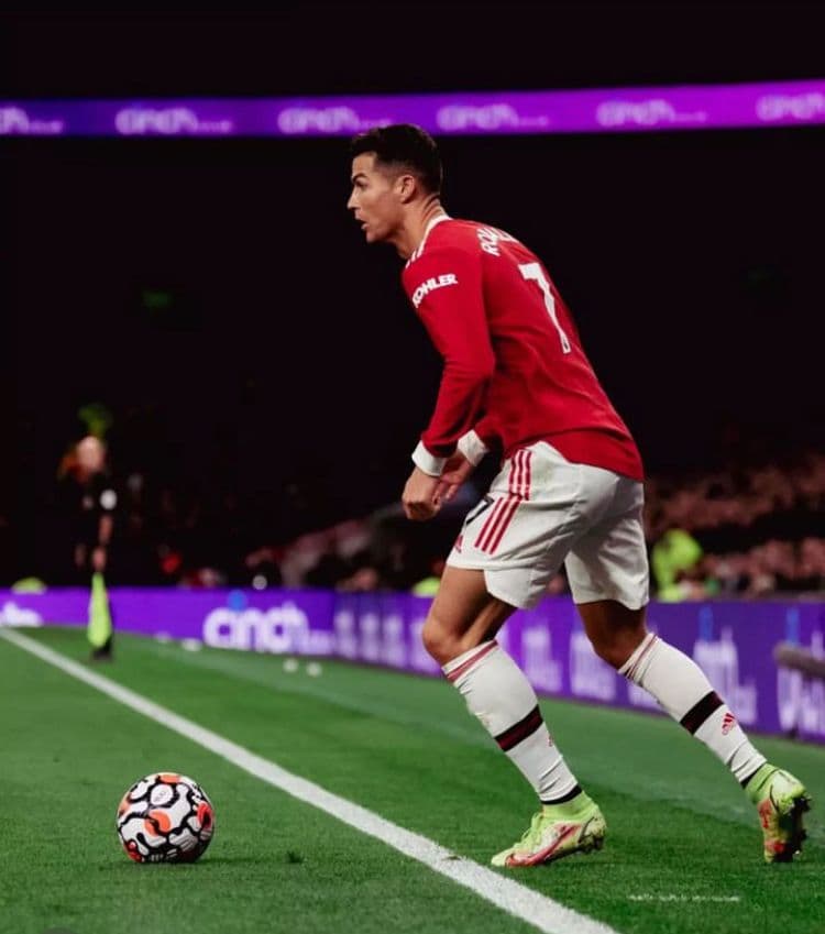 Após punição, Cristiano Ronaldo volta a treinar no Manchester United