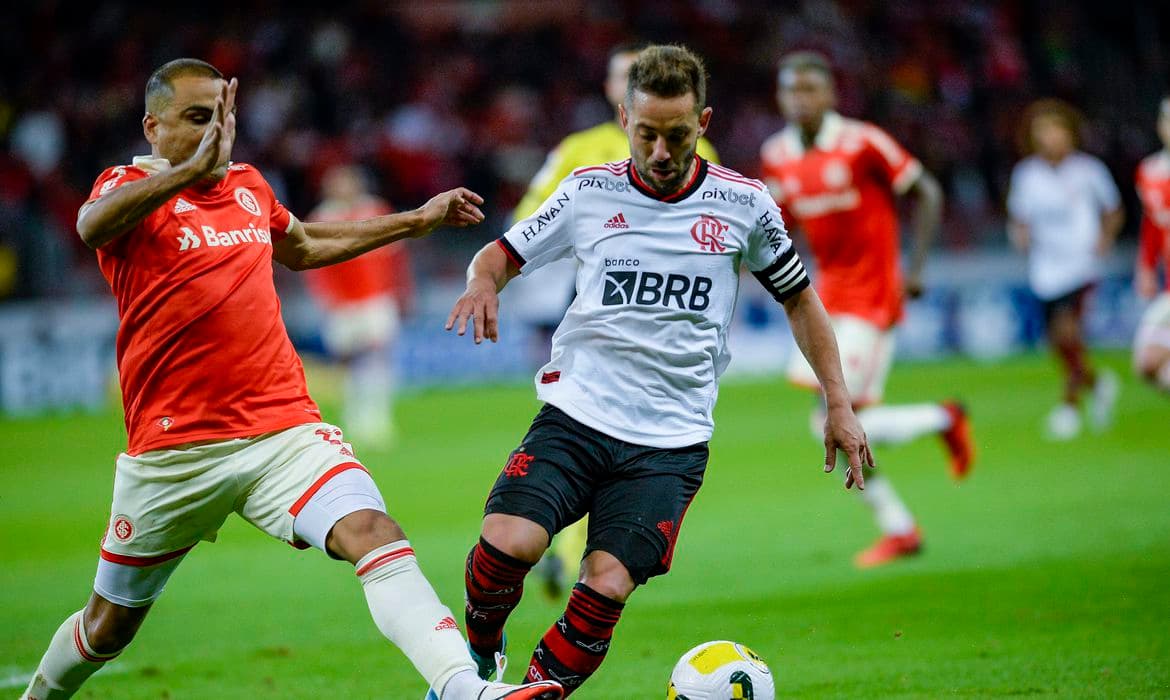 Flamengo encara vice-líder Internacional nesta quarta-feira