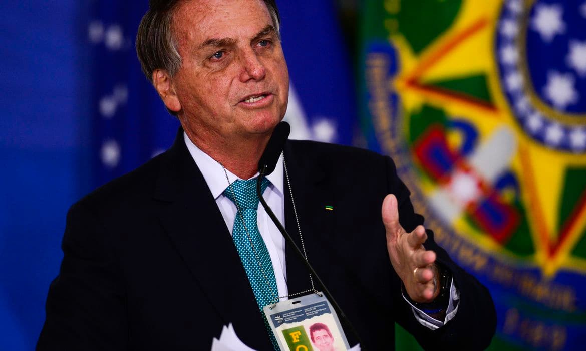 Bolsonaro envia ao TSE provas de que teve menos inserções eleitorais em rádios