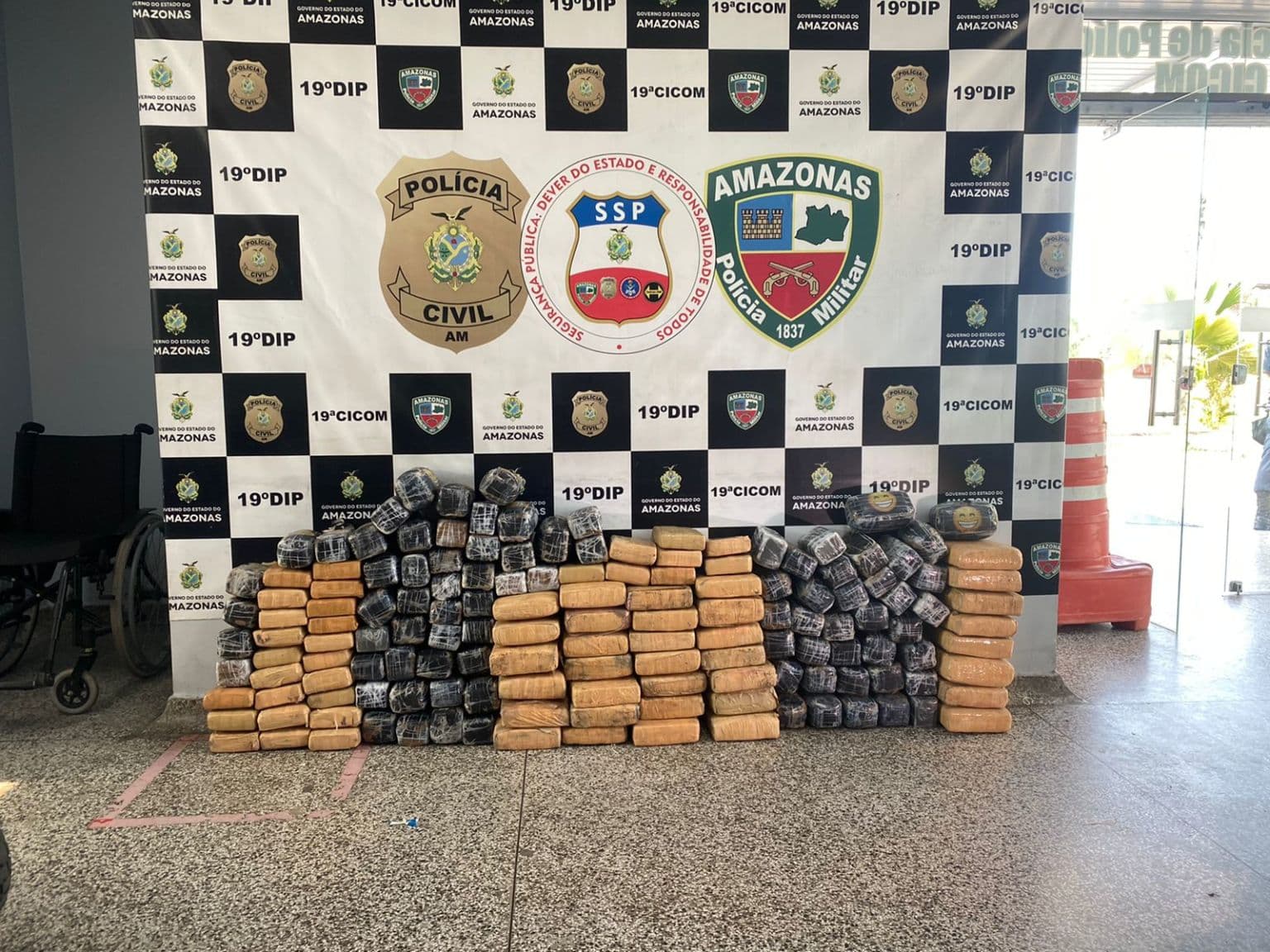 Polícia apreende mais de 200 kg de maconha na BR-174