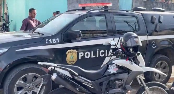 Homem é morto a tiros com sobrinho no colo na zona Leste