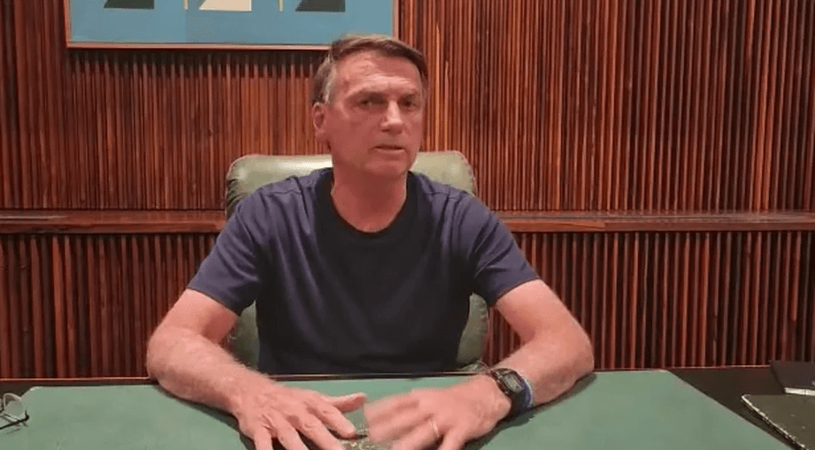 Bolsonaro pede para manifestantes desbloquearem rodovias