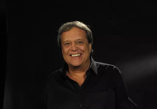 Dennis Carvalho é internado no Rio; estado é “muito delicado”