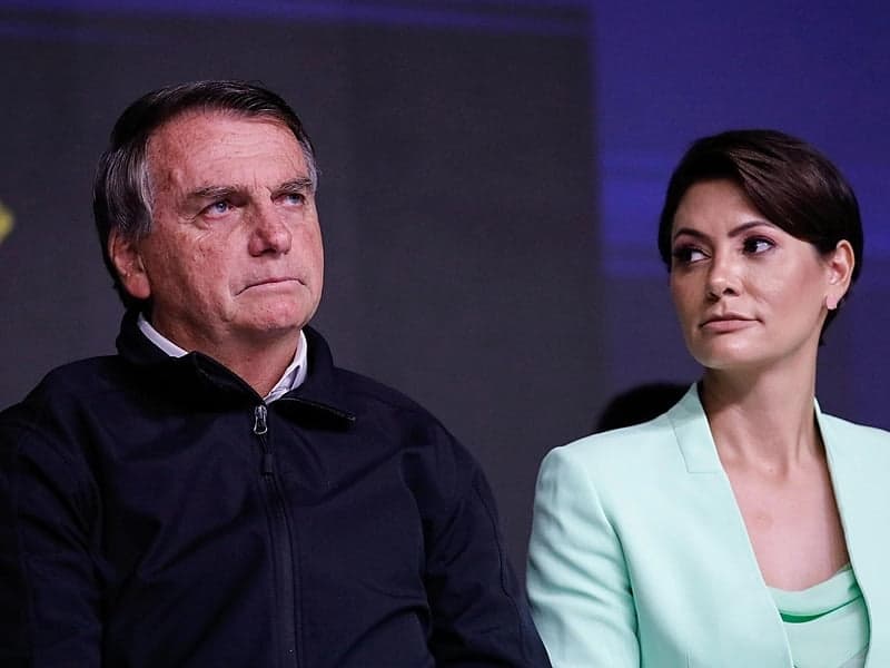 Cai 1º sigilo de 100 anos de Bolsonaro, referente a visitas de Michelle