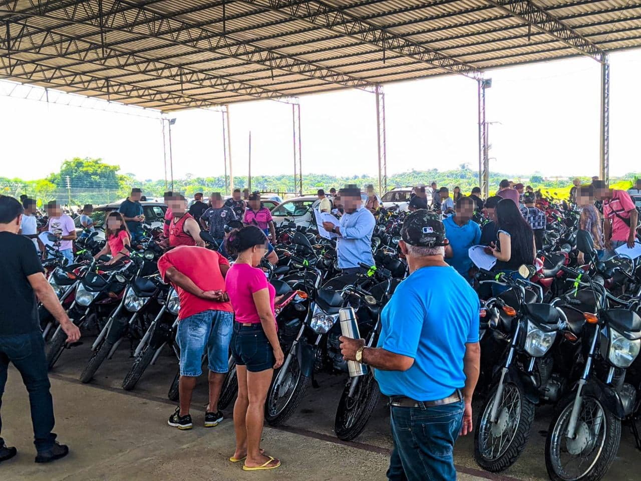 Mais de 300 veículos estão disponíveis no leilão do Detran-AM