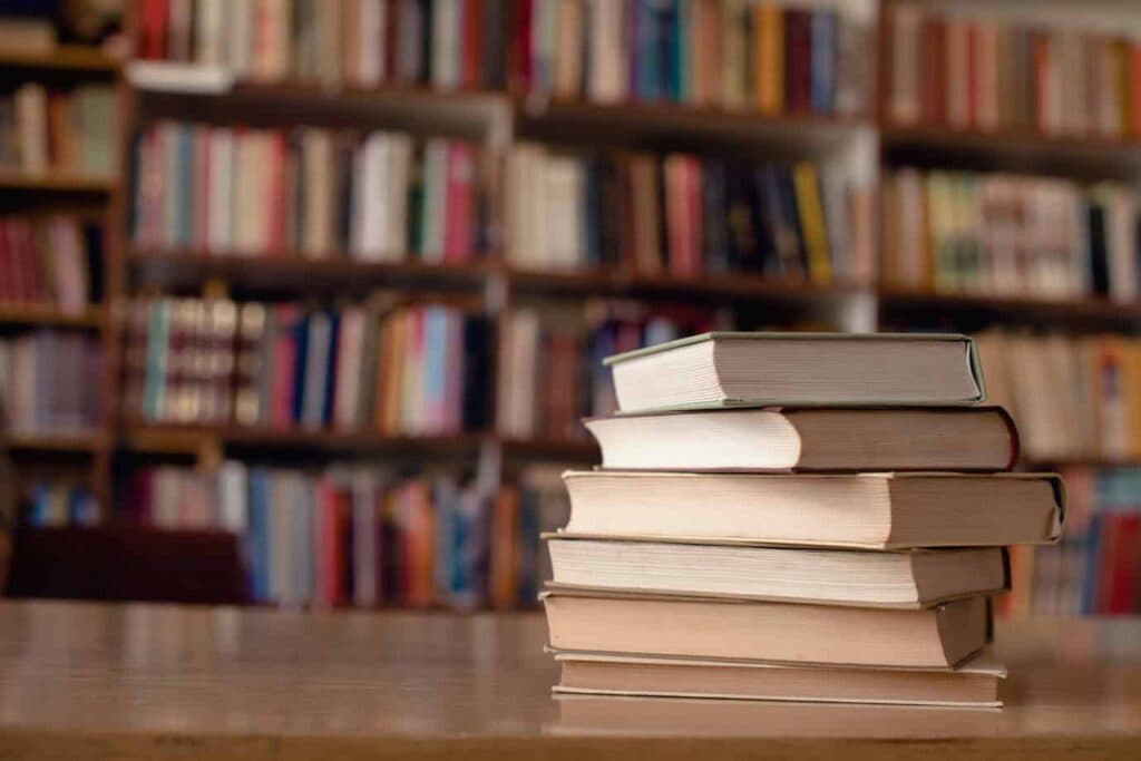 Dia Internacional do Livro: brasileiros compraram mais livros em 2025, impulsionados pelas redes sociais