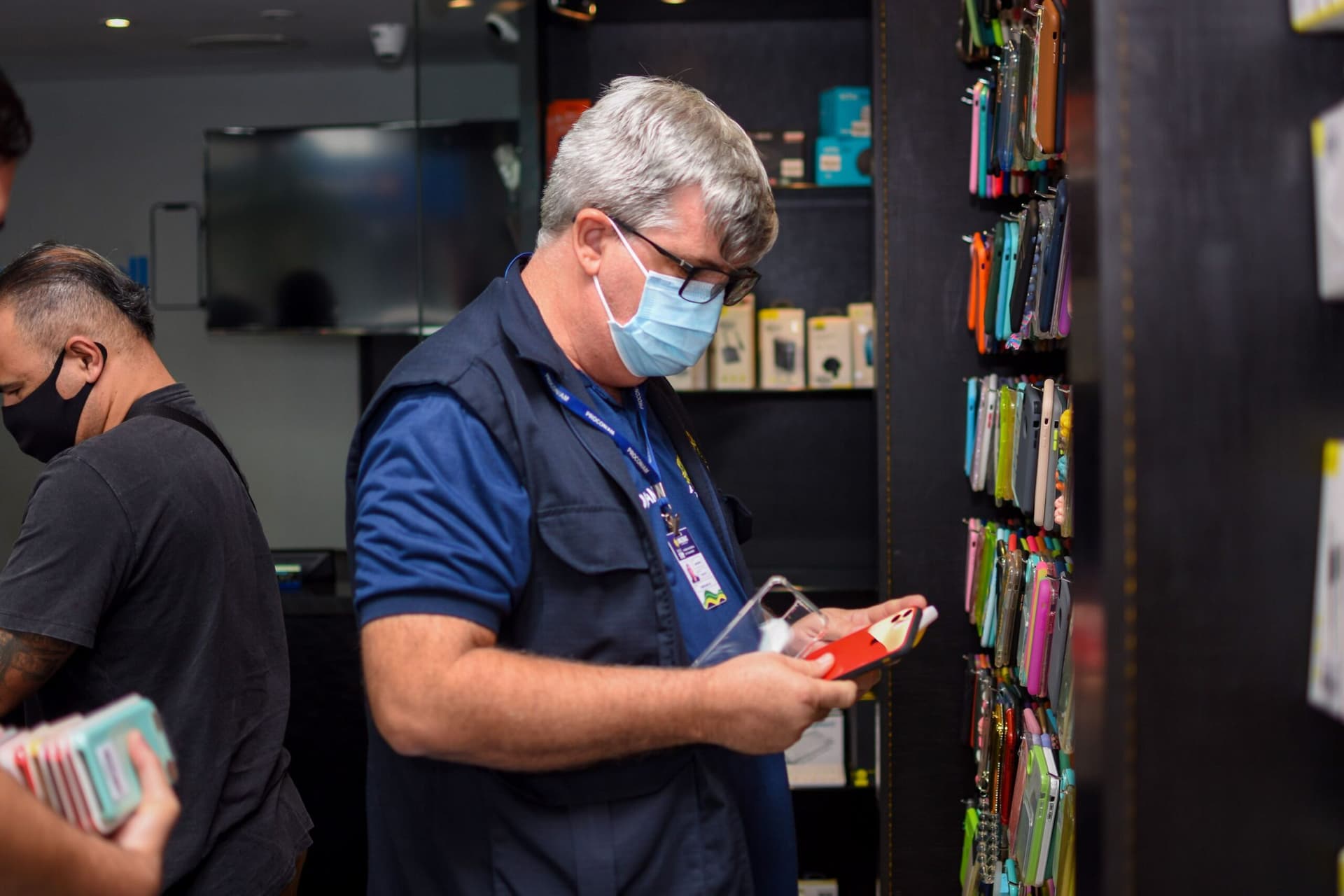 Procon-AM alerta consumidores sobre cuidados com pirataria