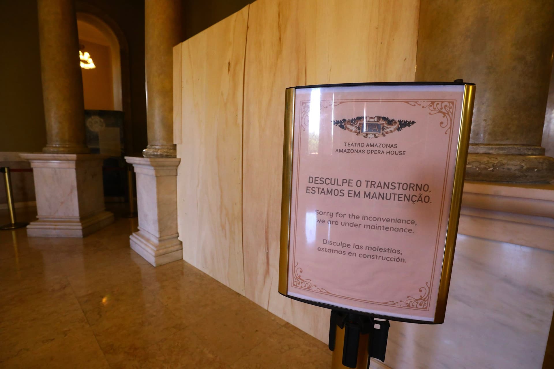 Teatro Amazonas passa por obras para melhorar acessibilidade