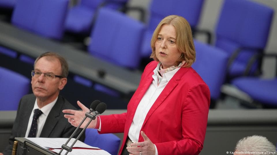 Parlamento alemão foca em minorias sexuais em sessão sobre Holocausto