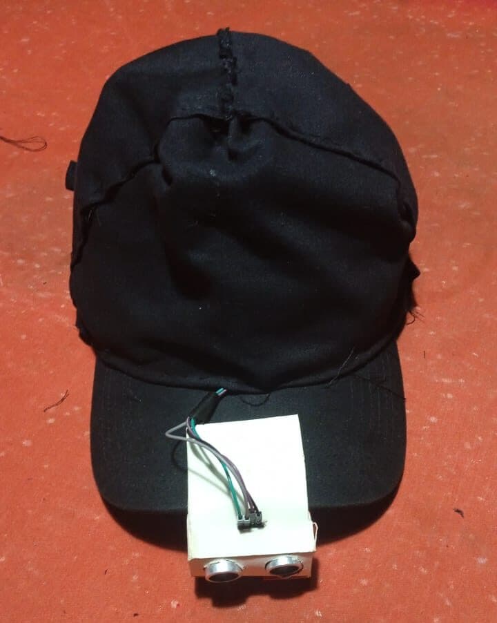 Alunos da rede pública desenvolvem boné para deficientes visuais em Manaus