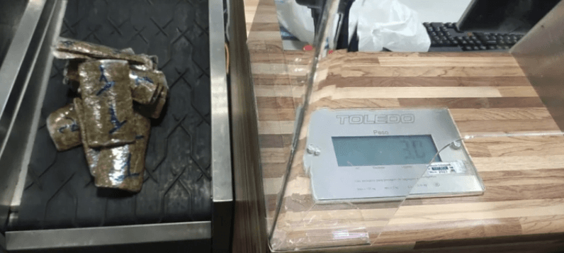 Homem é preso ao embarcar com droga em aeroporto de Manaus