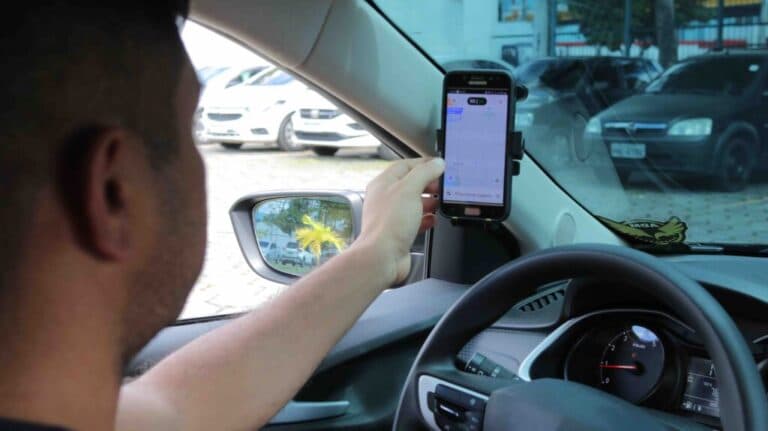 Comissão da Câmara veta motoristas com medidas protetivas em aplicativos