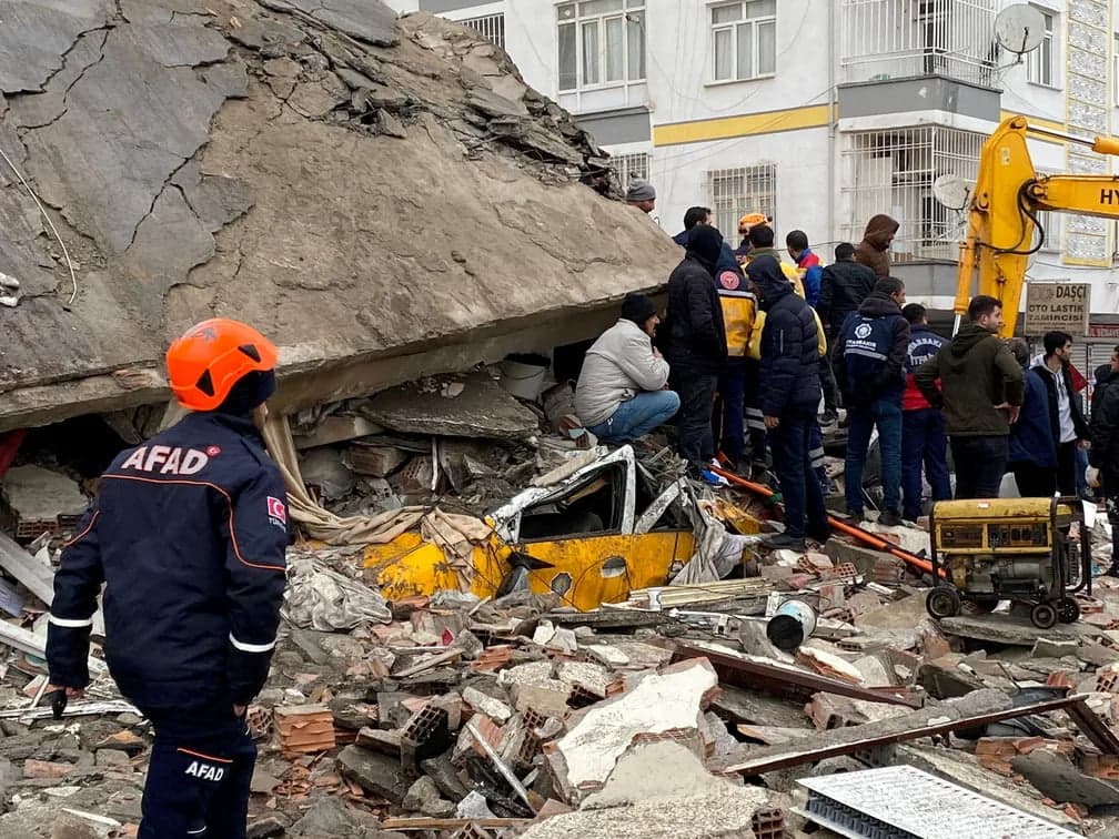 Terremoto atinge Turquia e Síria, deixando mais de 2 mil mortos