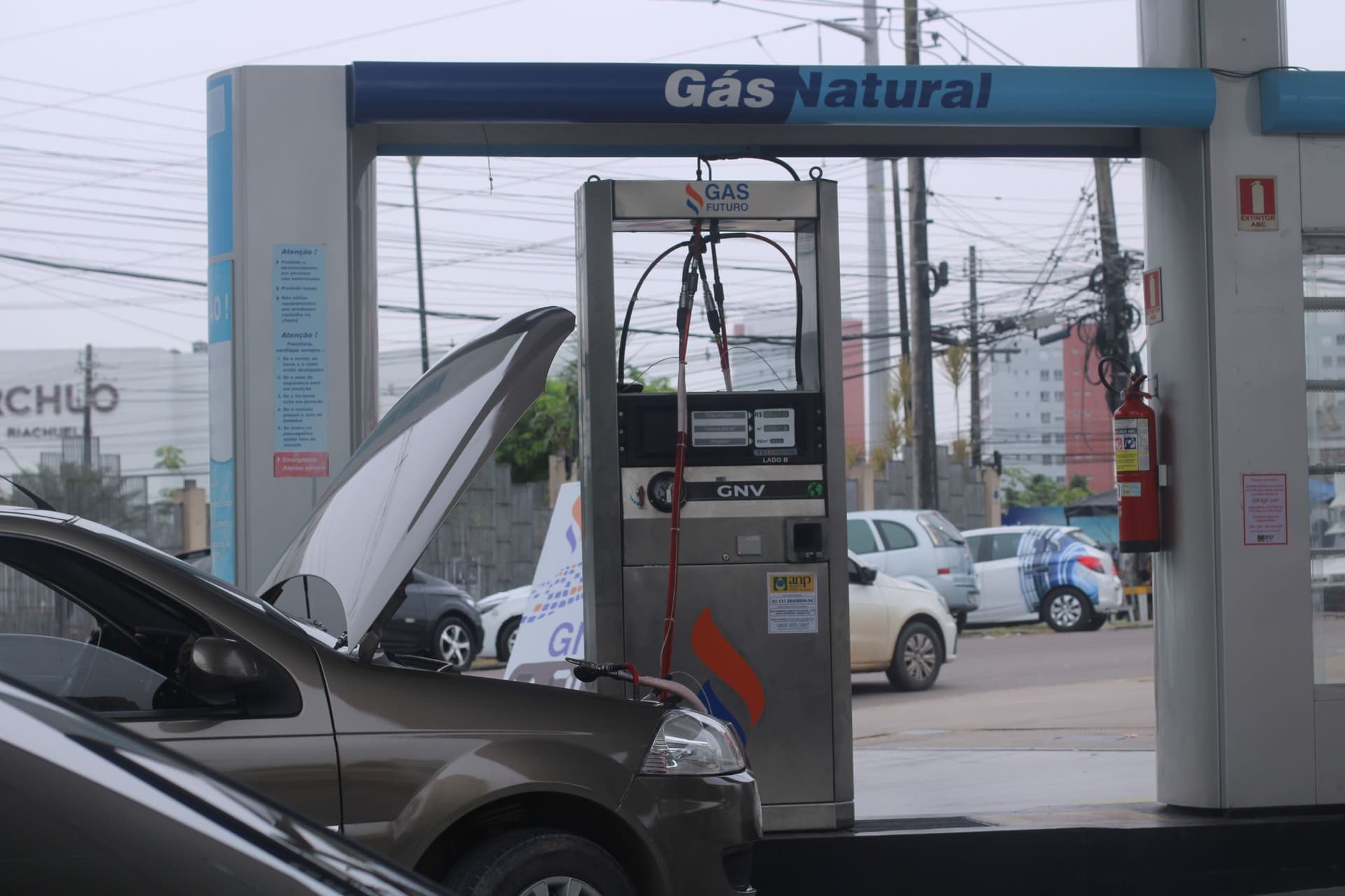 Motorista que converter carro para gás natural ganha R$ 4 mil no AM