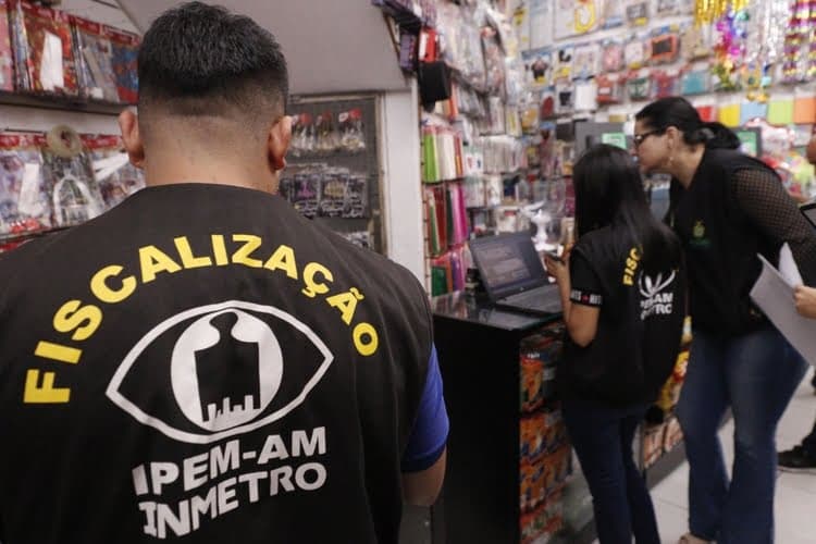 Ipem fiscaliza preservativos e fantasias de Carnaval em Manaus