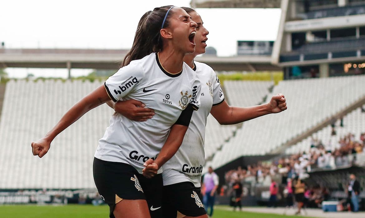 Corinthians vence e garante vaga na final da Supercopa Feminina