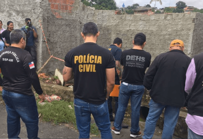 Adolescente é encontrado esquartejado em bueiro