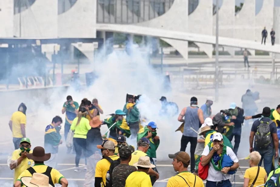 STF marca julgamento de denunciados por atos golpistas